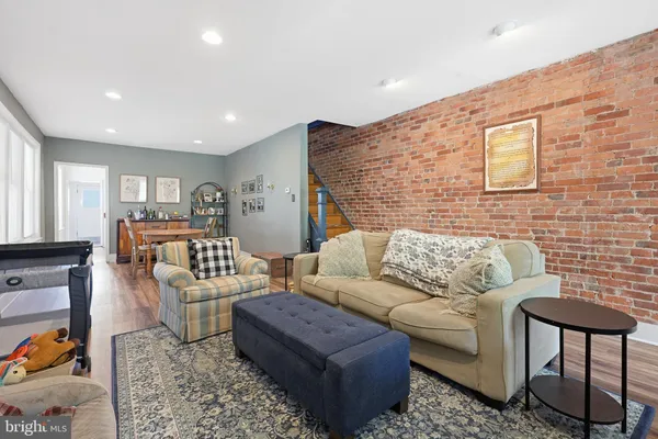 1111 W 9TH ST