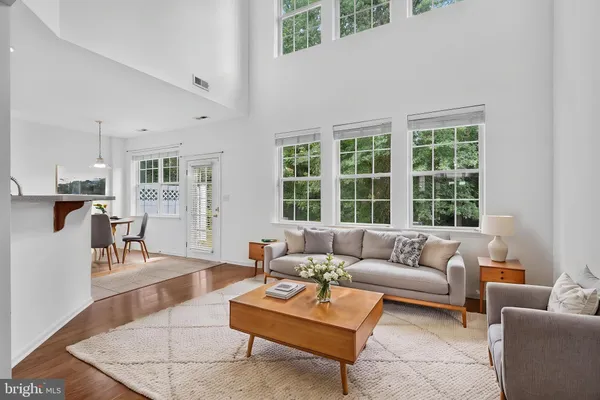 28 SUTTON CT