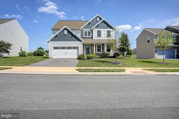 14 DANBURY DR