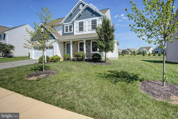 14 DANBURY DR