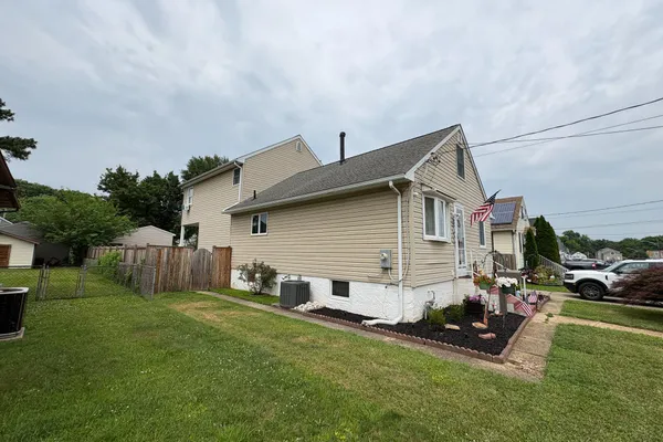 942 WOODLYNN RD