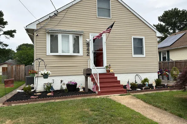 942 WOODLYNN RD