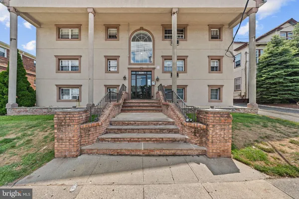 816 W GRAND ST 3A