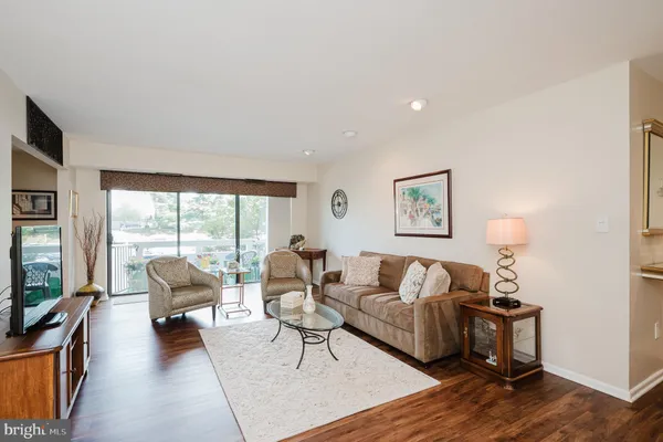 7 SLADE AVE 210