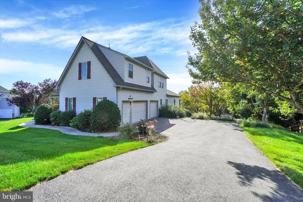 123 LIVIA LN