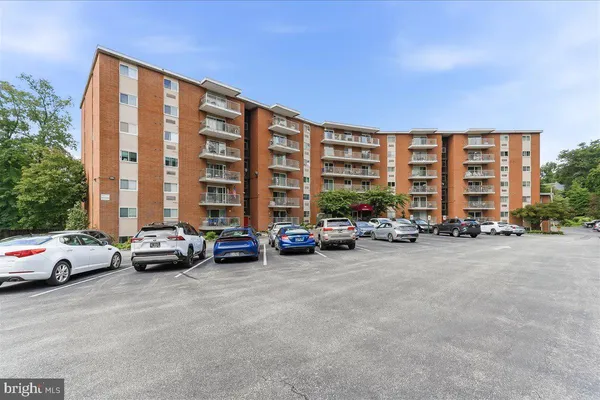 1100 LORE AVE 402
