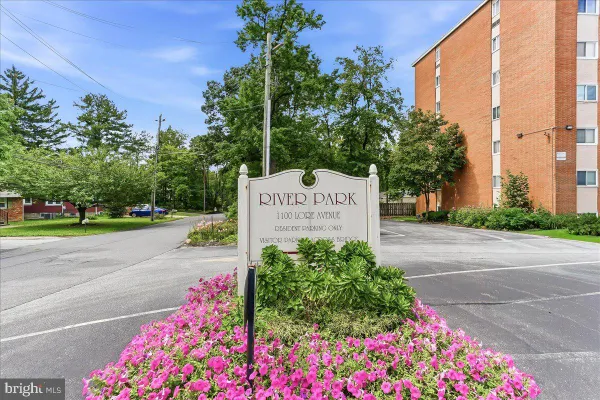1100 LORE AVE 402