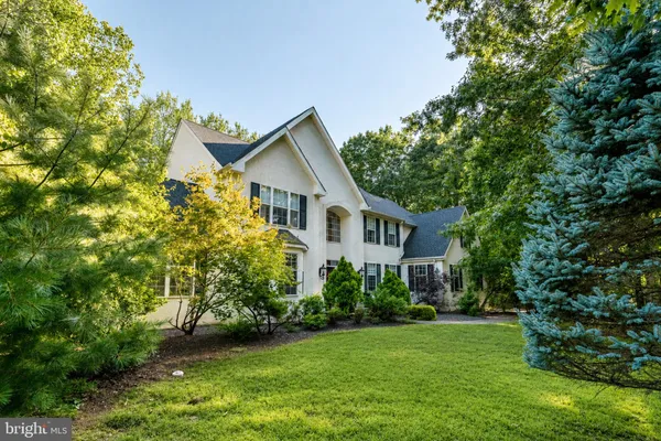 2 GREENBRIAR RD