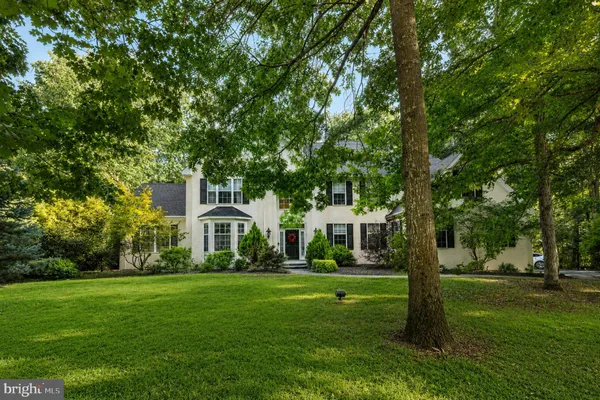 2 GREENBRIAR RD
