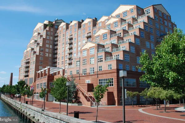 250 PRESIDENT ST 600