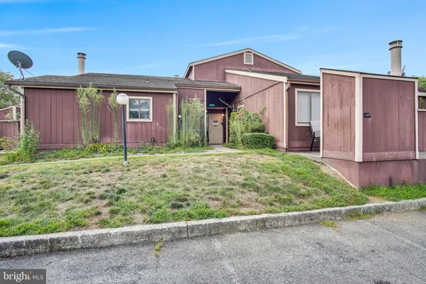 223 LEE CT