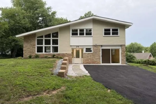 26 CAMELOT DR