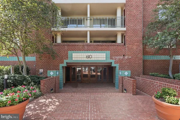 610 N W ST 303