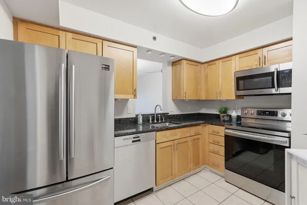 610 N W ST 303