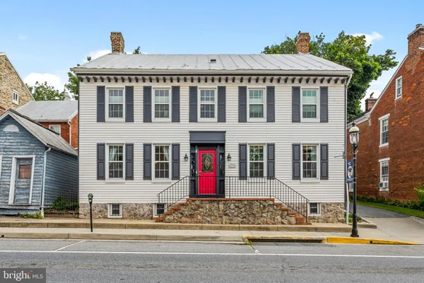 113 E MAIN ST