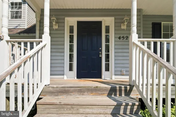 452 TIMBER LN