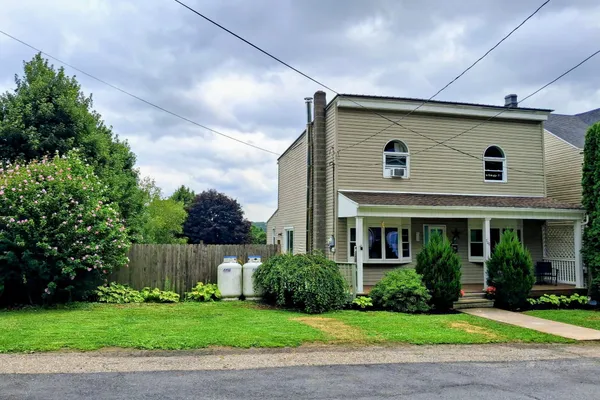 728 W JOHN ST