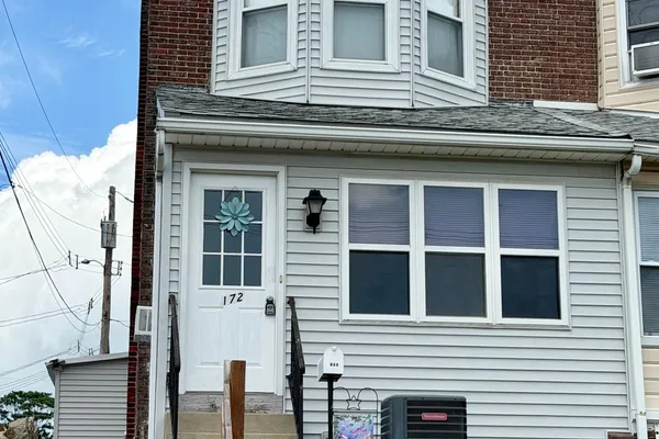 172 W RDG