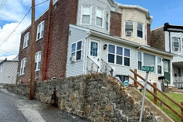 172 W RDG