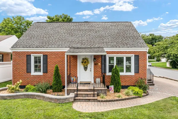 153 FOX DR