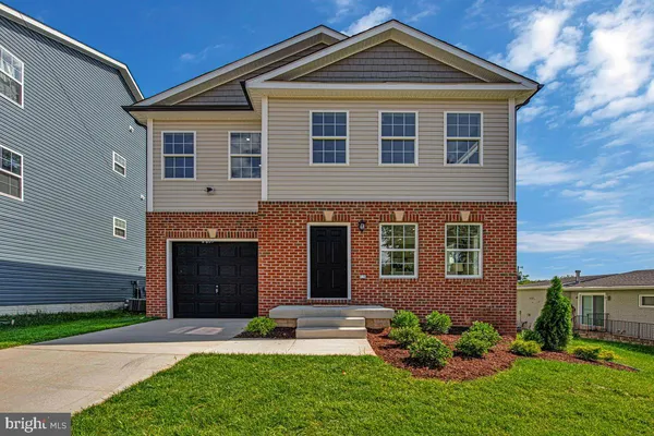 8805 GLENARDEN PKWY