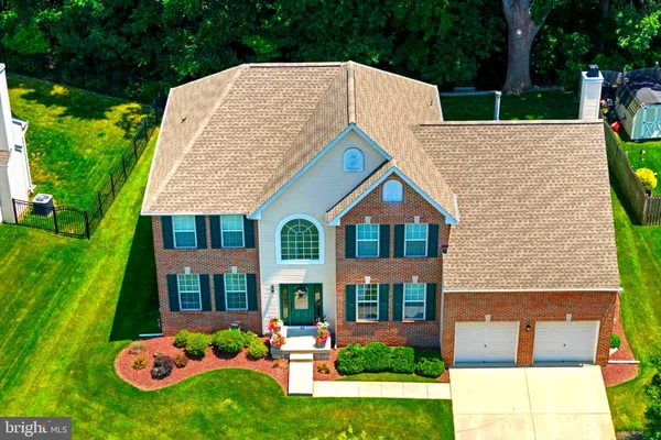 51 CREEKWOOD DR