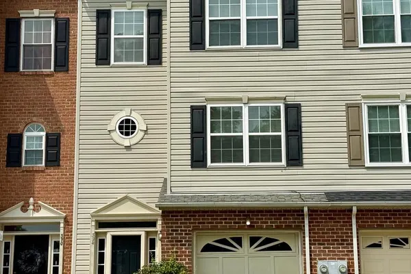 394 CAMBRIDGE PL