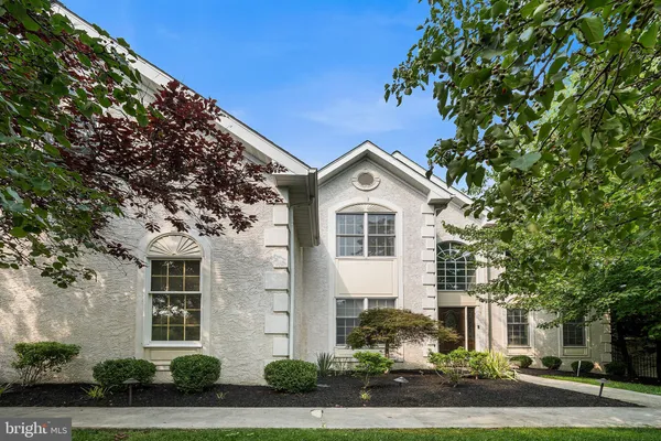 2111 PEREGRINE CIR