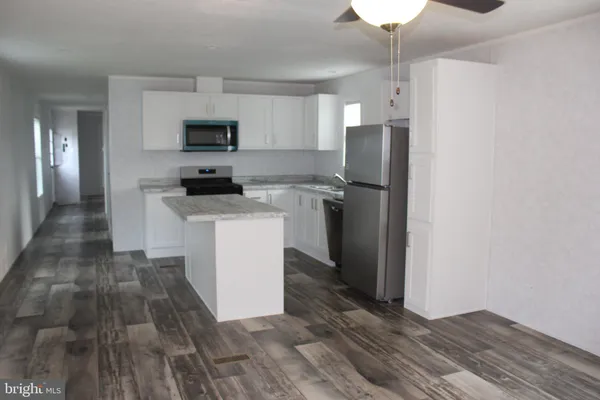 176 W WICONISCO AVE