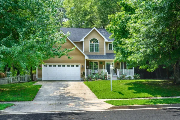 11 LONDONDERRY DR