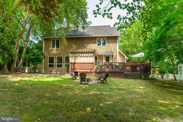 11 LONDONDERRY DR