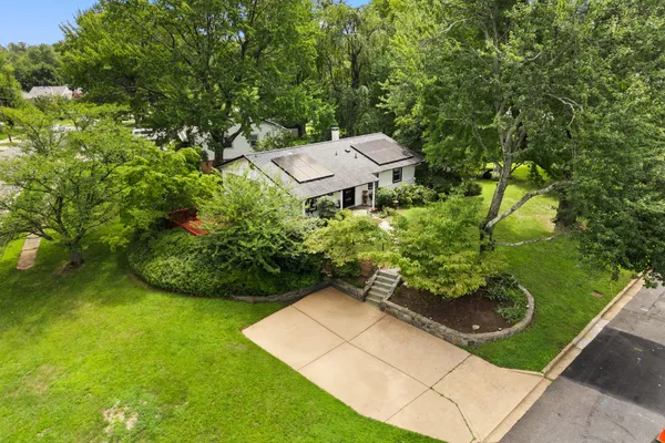 4951 ROSLYN RD