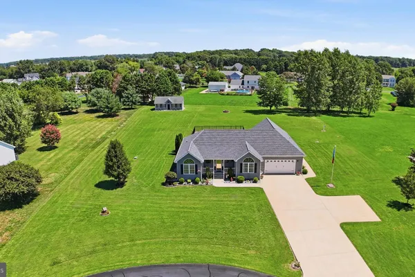 136 S PAULA LYNNE DR