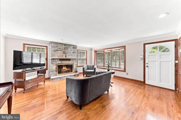 100 GOVERNORS DR