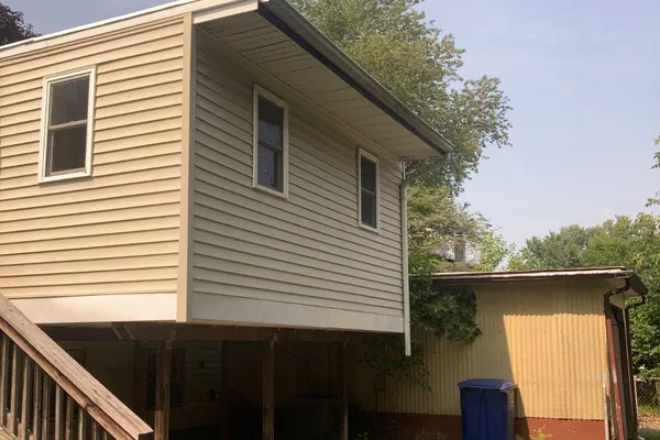 212 COLLEGE DR