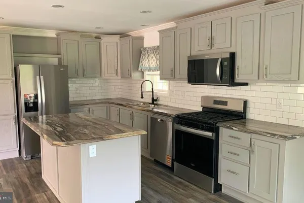 86 ROSE DR
