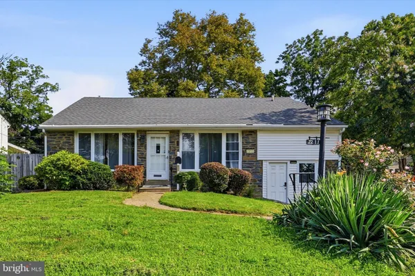 2211 RHONDA RD