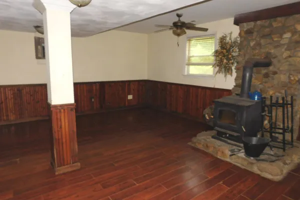 155 GARY LN