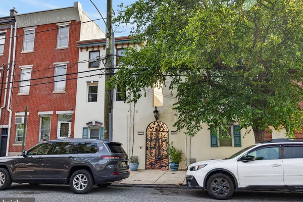 1227 SHACKAMAXON ST 8