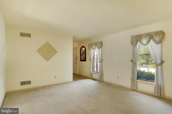 18 SOUTHVIEW CIR