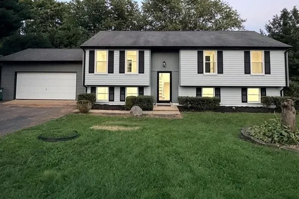 709 PAUL DR