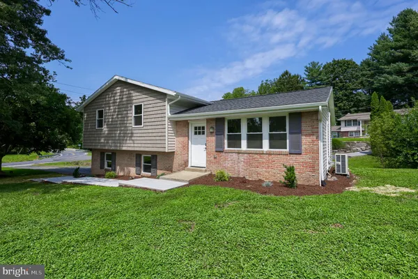 100 SPRING MEADOW LN