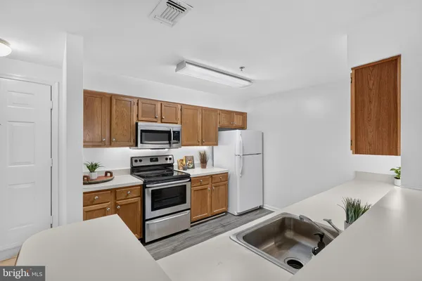1100 QUAKER HILL DR 326
