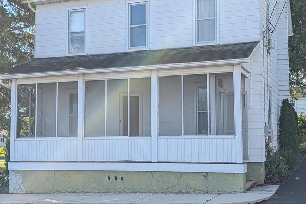 201 MAIN ST