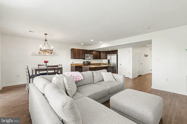 276 MELBOURNE LN