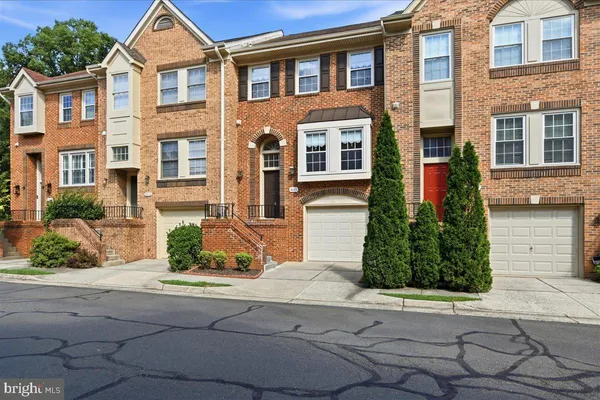 8015 MERRY OAKS CT