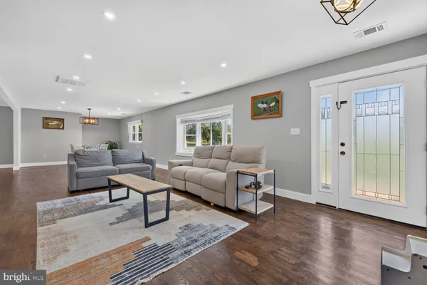 8001 MILLS MANOR CT