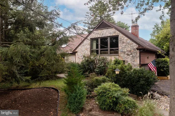 1 BUTTONWOOD LN
