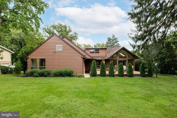 1 BUTTONWOOD LN