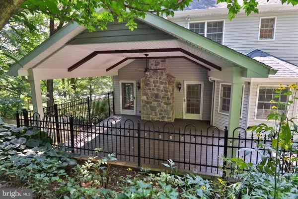 229 POPLAR LN